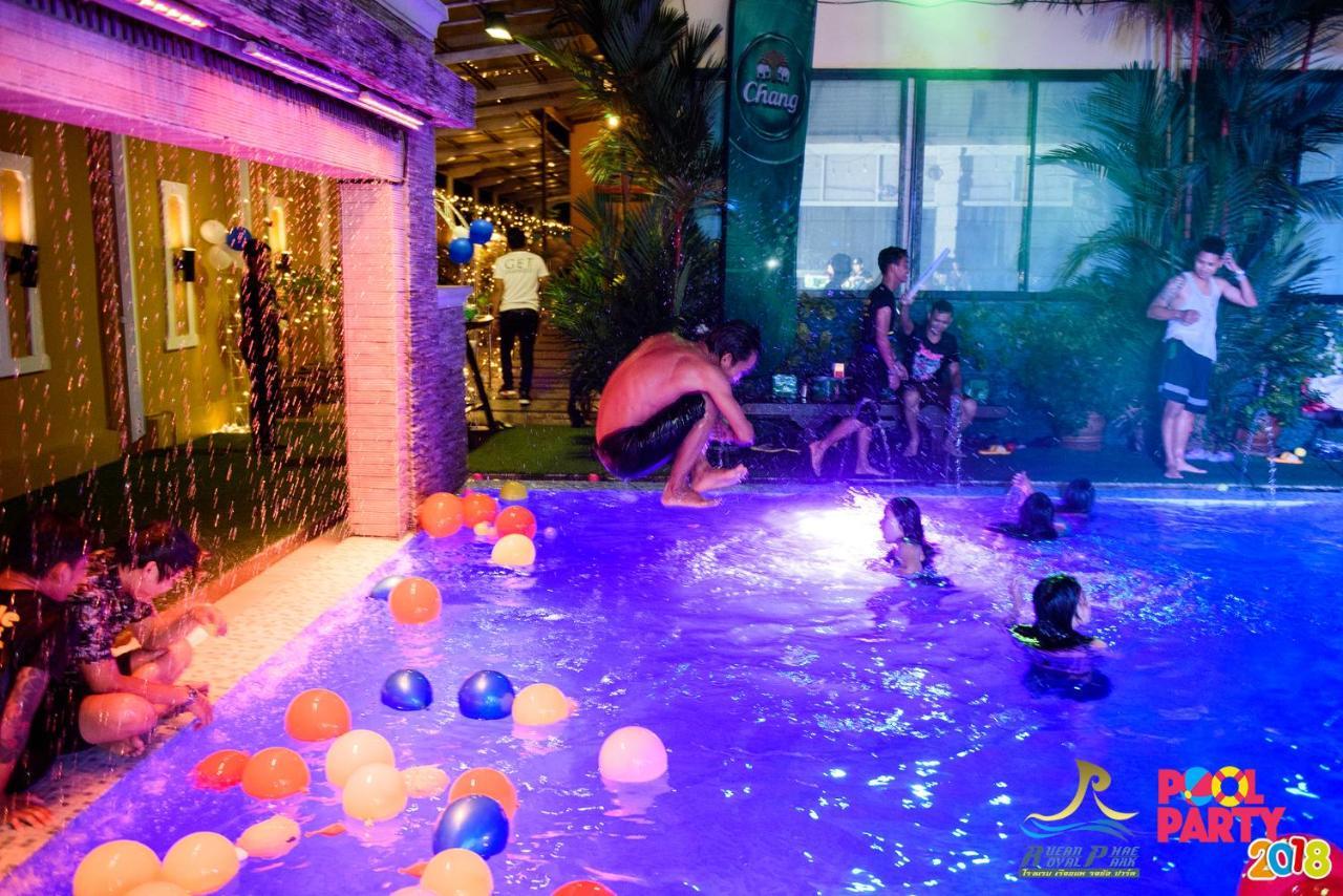 Ruean Phae Royal Park Hotel Phitsanulok Buitenkant foto