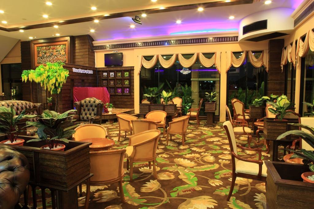 Ruean Phae Royal Park Hotel Phitsanulok Buitenkant foto