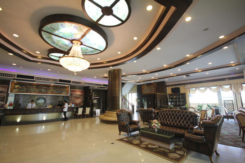 Ruean Phae Royal Park Hotel Phitsanulok Buitenkant foto