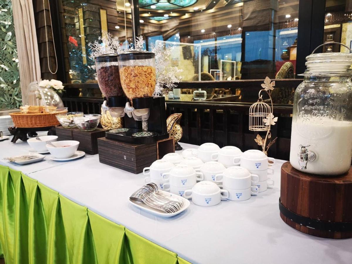 Ruean Phae Royal Park Hotel Phitsanulok Buitenkant foto