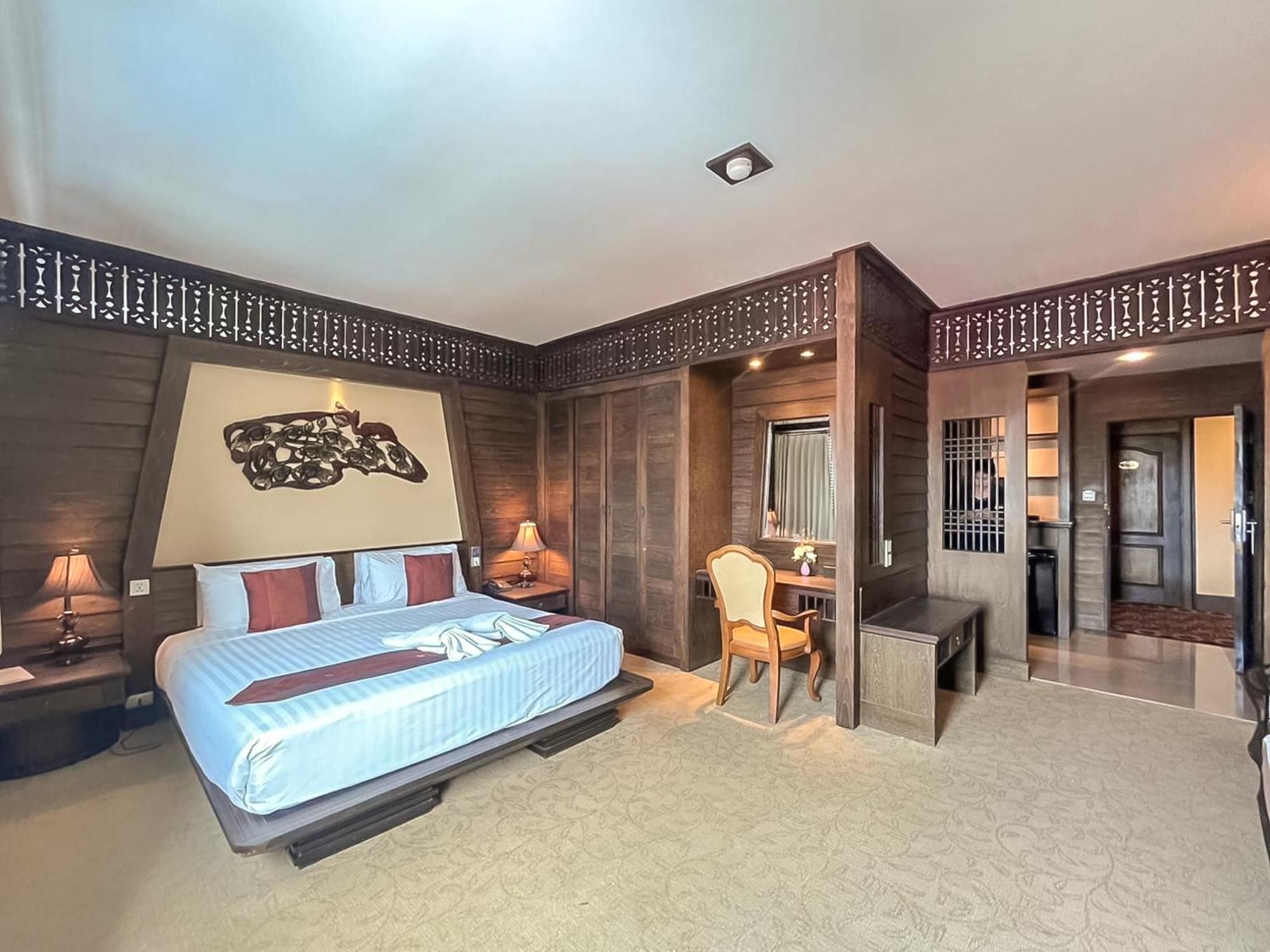 Ruean Phae Royal Park Hotel Phitsanulok Buitenkant foto