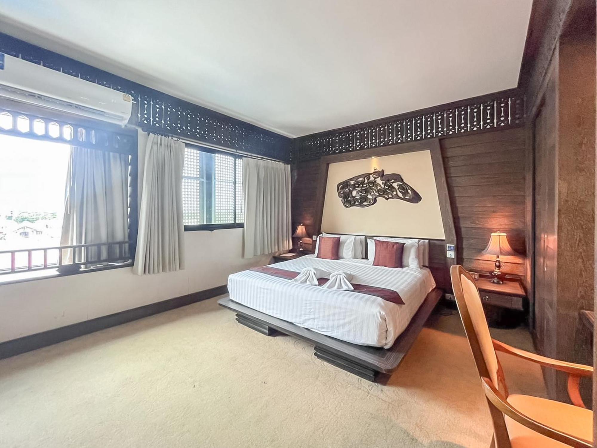 Ruean Phae Royal Park Hotel Phitsanulok Buitenkant foto