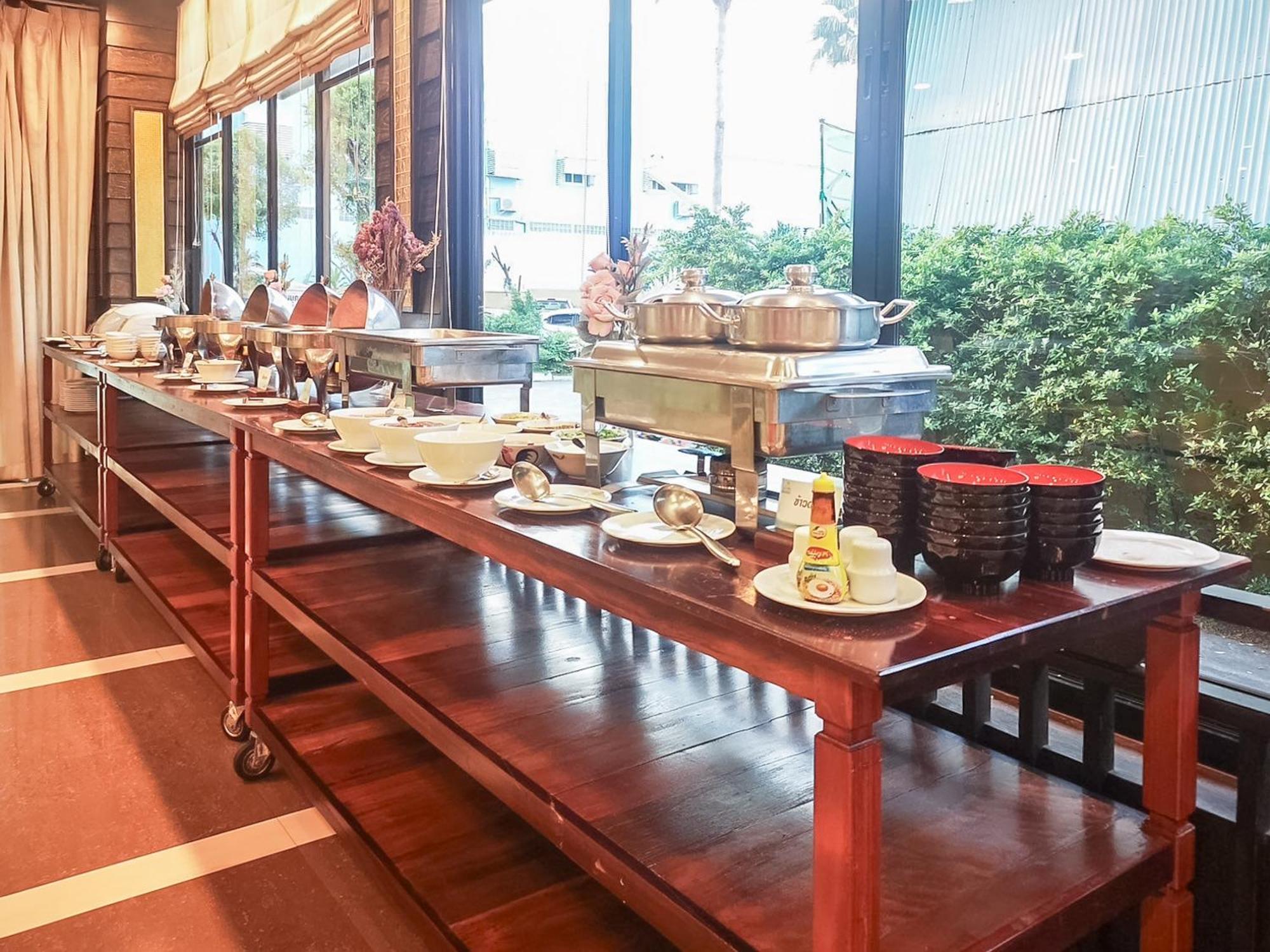 Ruean Phae Royal Park Hotel Phitsanulok Buitenkant foto