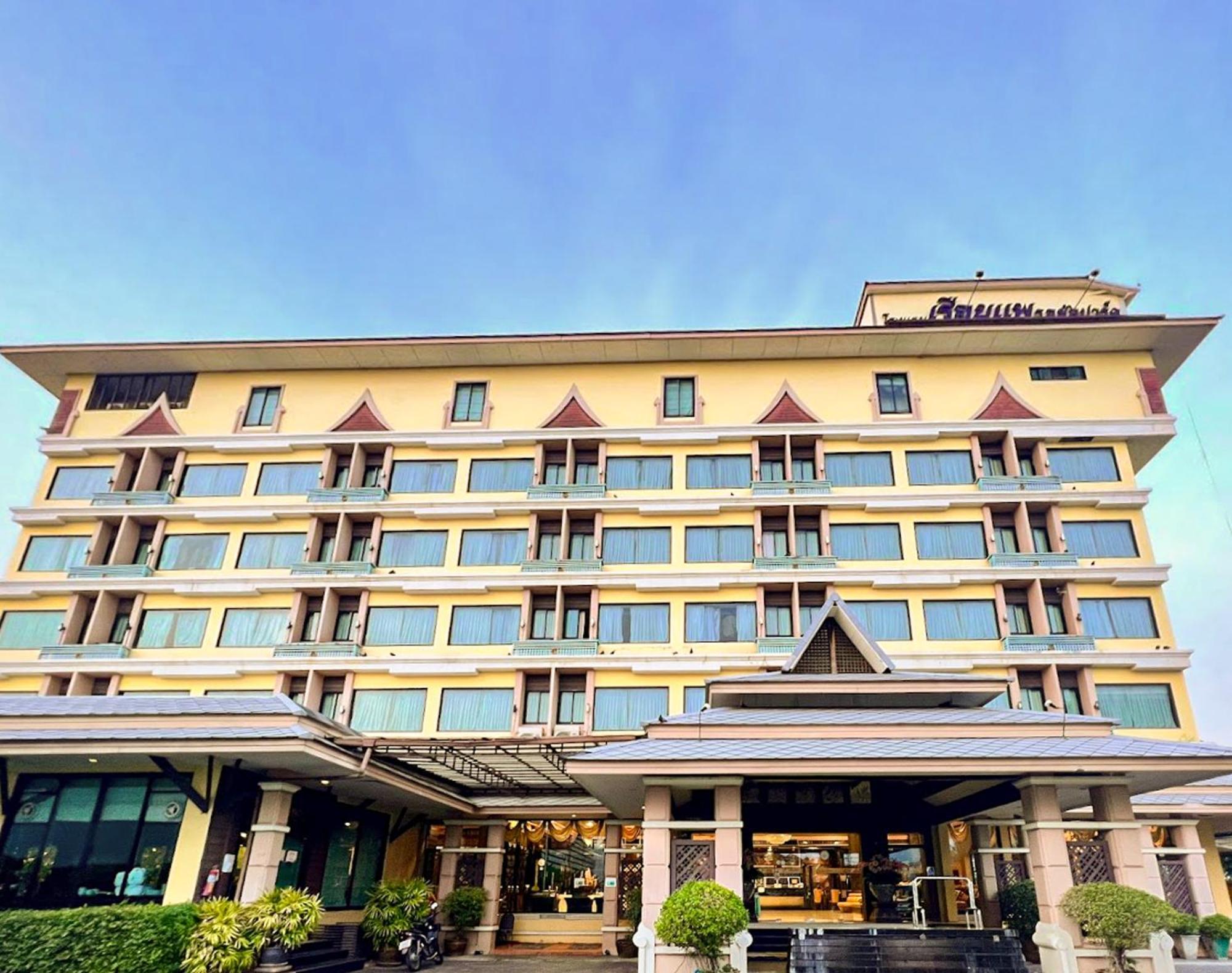 Ruean Phae Royal Park Hotel Phitsanulok Buitenkant foto