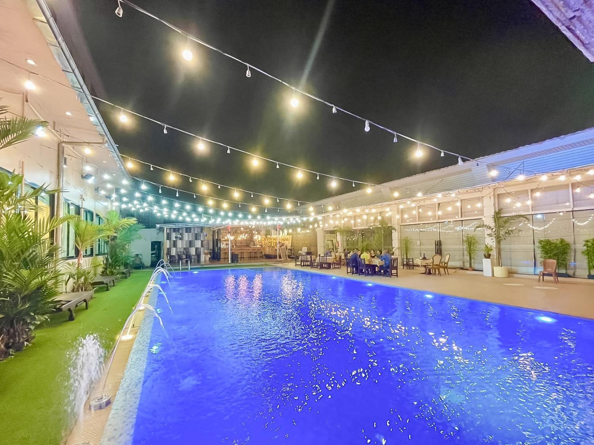 Ruean Phae Royal Park Hotel Phitsanulok Buitenkant foto