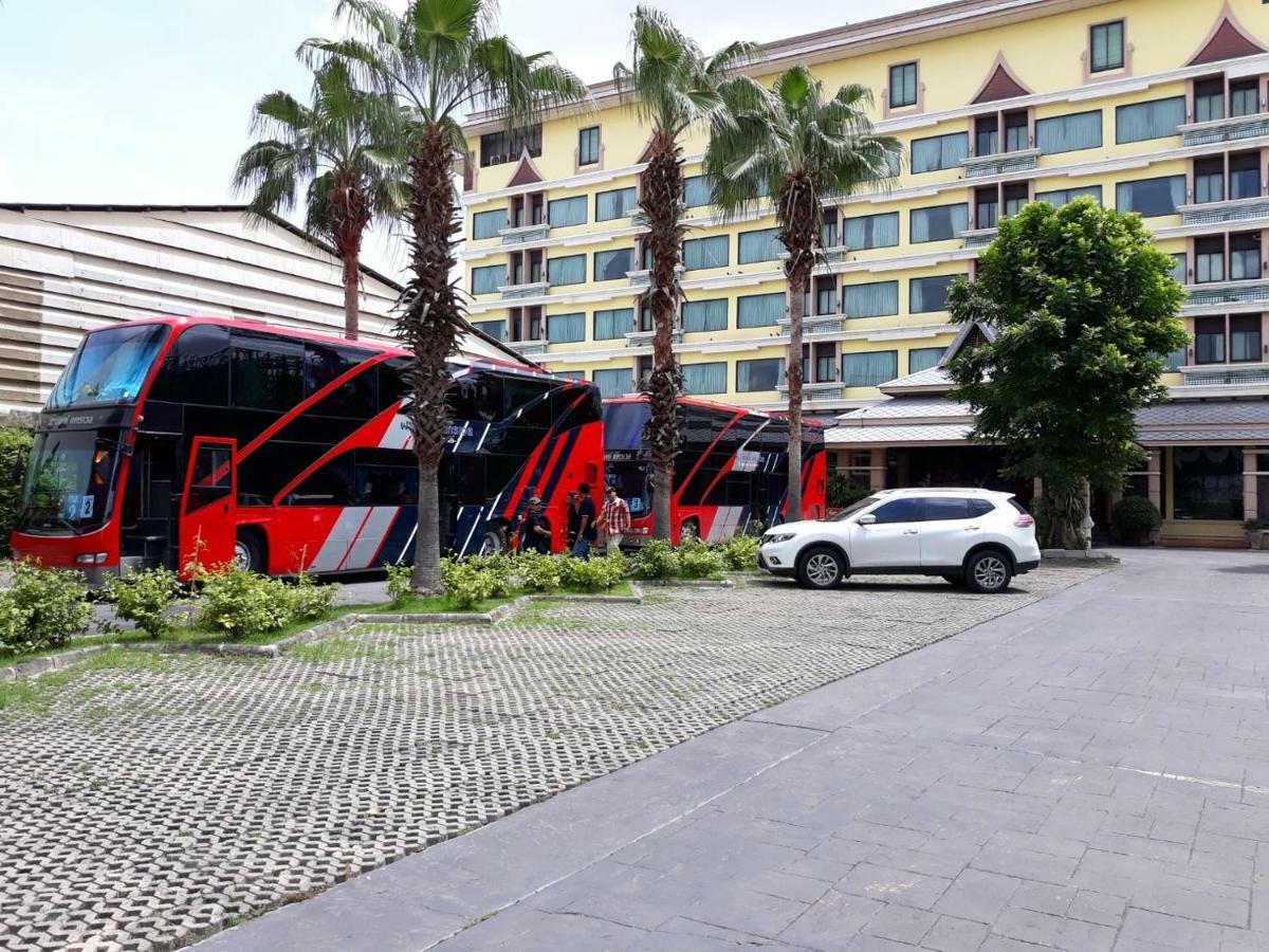 Ruean Phae Royal Park Hotel Phitsanulok Buitenkant foto